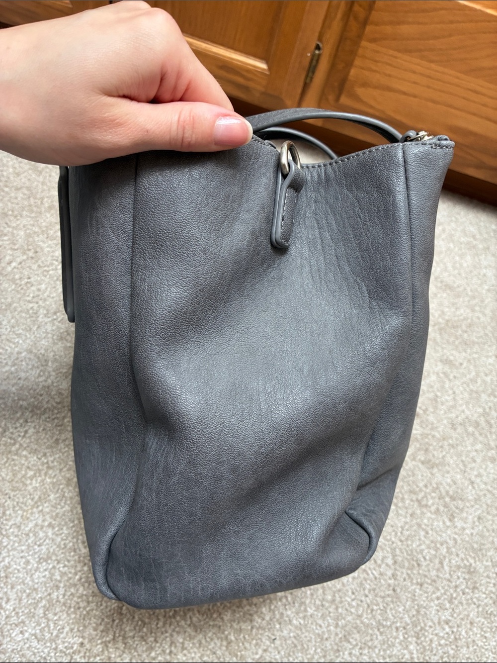 Classic Gray Leather Tote Bag - Versatile Everyday Handbag - Picture 4 of 8